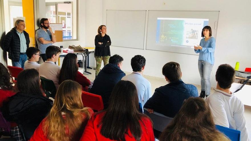 La investigadora Raquel Sánchez durante la charla en El Pinar.