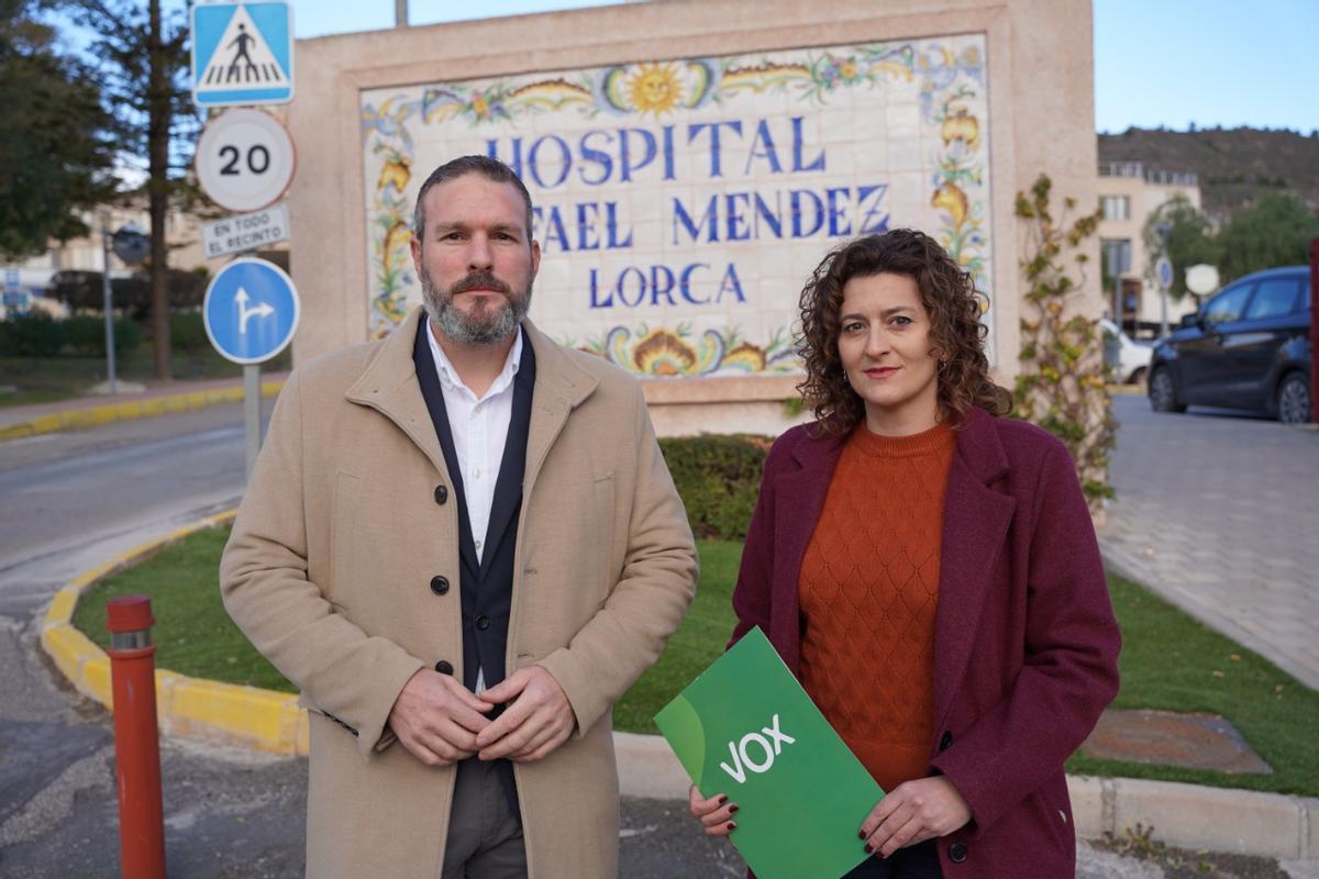 Martínez y Reinaldos, este viernes en el hospital Rafael Méndez.