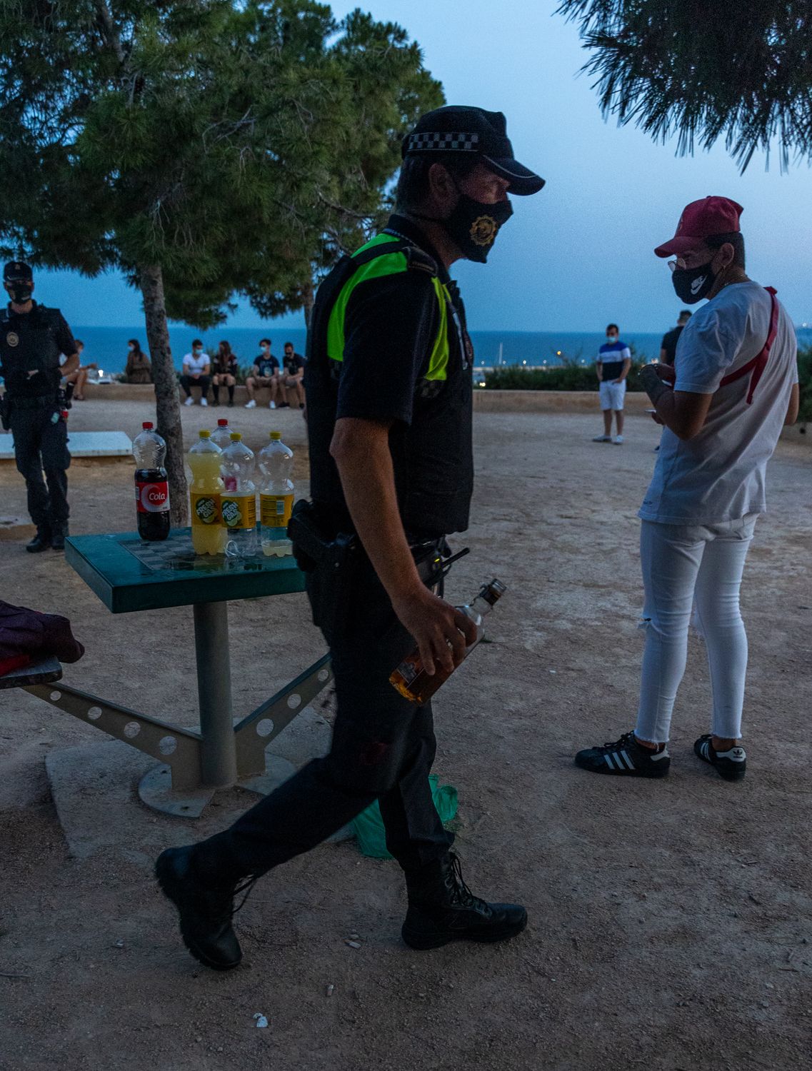 Máxima presión policial contra los botellones para frenar los contagios de covid en Alicante