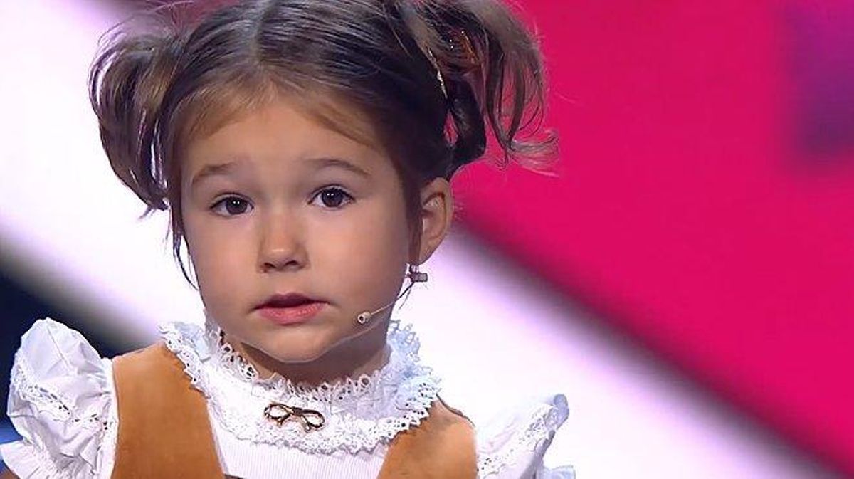 Bella, la nena russa de 4 anys que parla set idiomes.