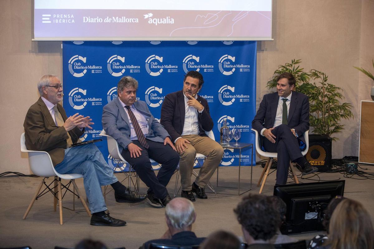 Joan Riera, Biel Ferragut, Juan Antoni Amengual i Jaume Ferriol a la taula rodona.