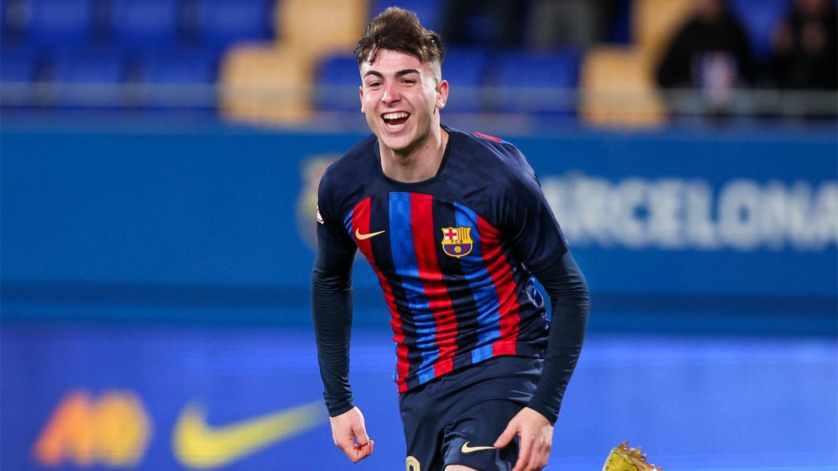 Víctor Barberá no deja de celebrar goles