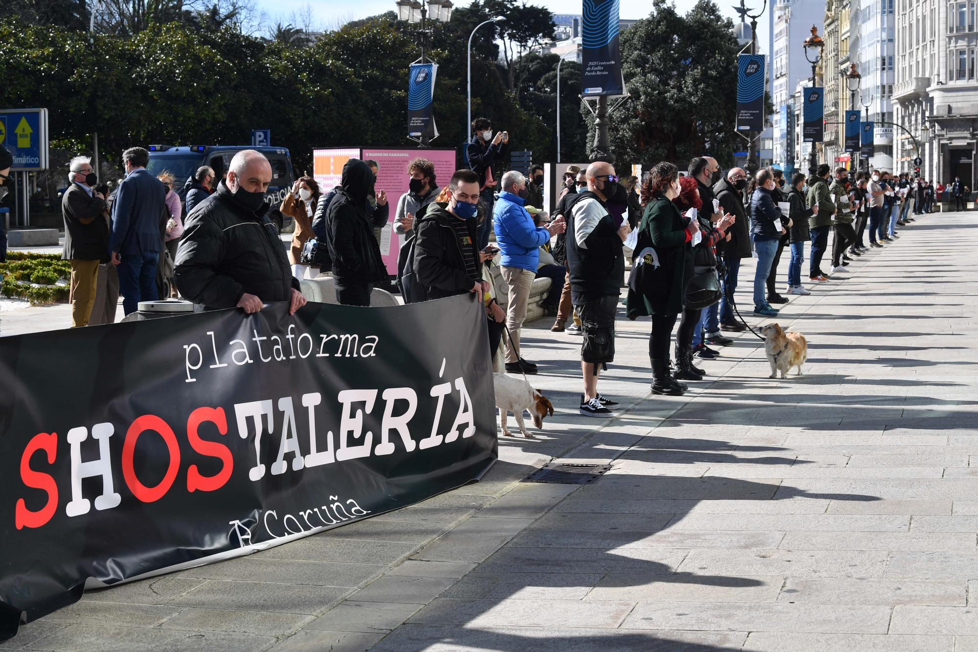 Los hosteleros se concentran en el Obelisco y piden un "rescate urgente"