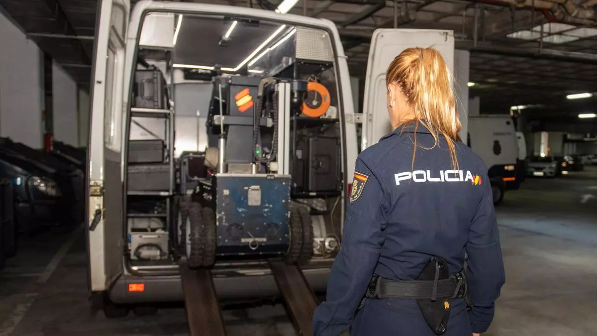 Solo una mujer entre la veintena de agentes del Tedax en Galicia