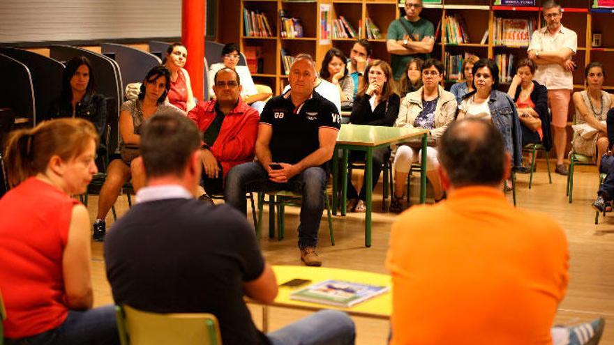 La Xunta autoriza la compra de libros a centros si el banco no llega