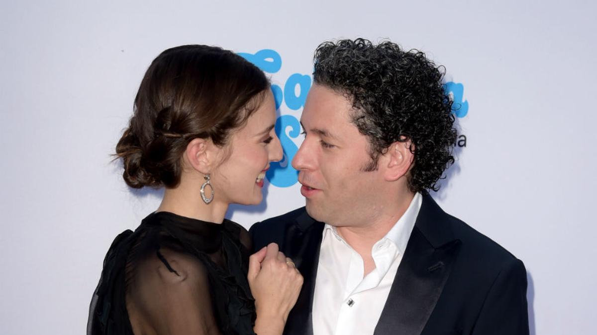 María Valverde y Gustavo Dudamel, muy cariñosos en la inauguración de la orquesta filarmónica de Los Ángeles