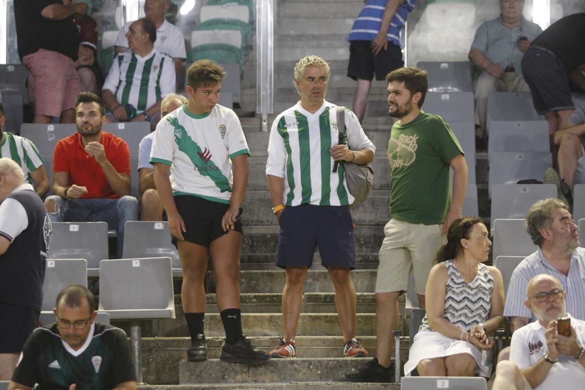 Los aficionados del Córdoba CF en el Arcángel