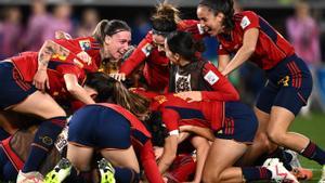 Sydney (Australia), 20/08/2023.- Spain celebrate winning the FIFA Women’s World Cup 2023 Final soccer match between Spain and England at Stadium Australia in Sydney, Australia, 20 August 2023. (Mundial de Fútbol, España) EFE/EPA/DAN HIMBRECHTS AUSTRALIA AND NEW ZEALAND OUT