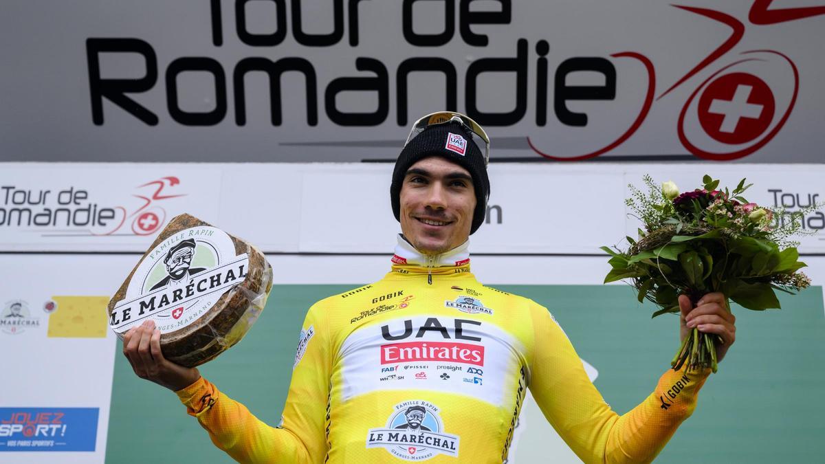 Juan Ayuso, con el maillot de líder del Tour de Romandía