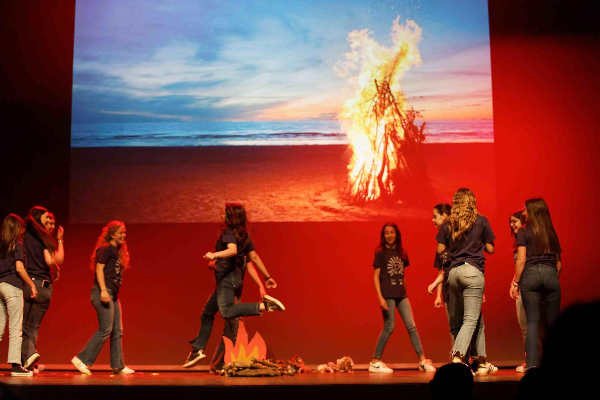 Las purisimeras dan vida al festival misionero en el Auditori Municipal Músic Rafael Beltrán Moner de Vila-real