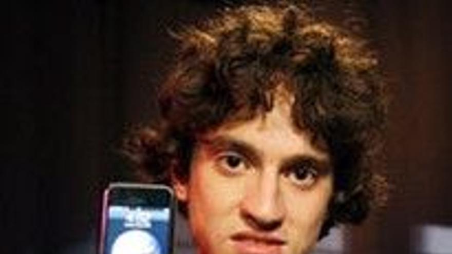 Facebook contrata al pirata informático de la Playstation 3 George Hotz