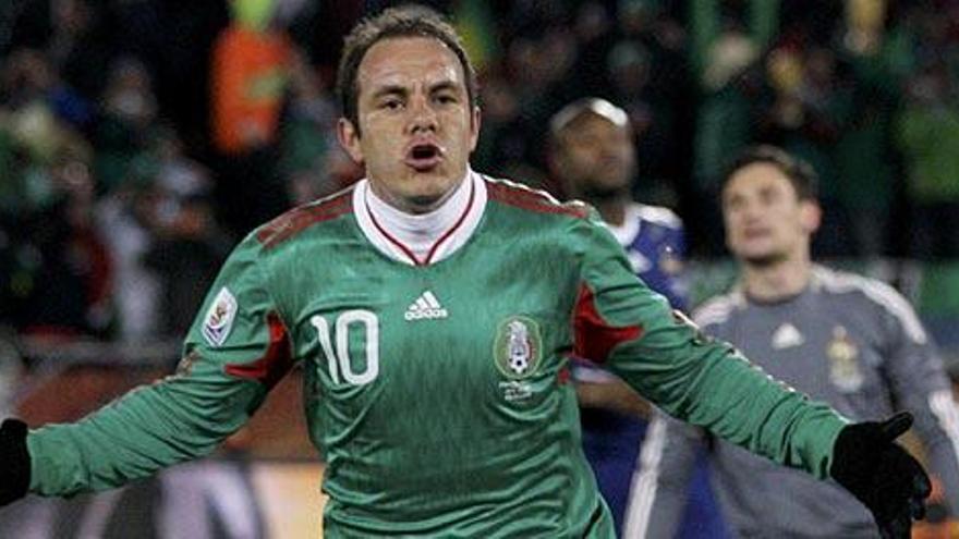 Cuauhtemoc Blanco celebra el segundo gol de México ante Francia