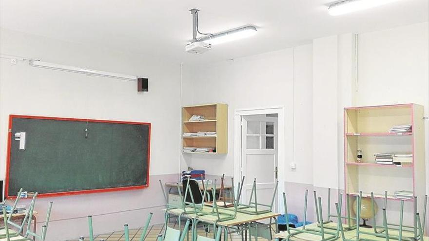 El ayuntamiento realiza mejoras en el colegio público en vacaciones