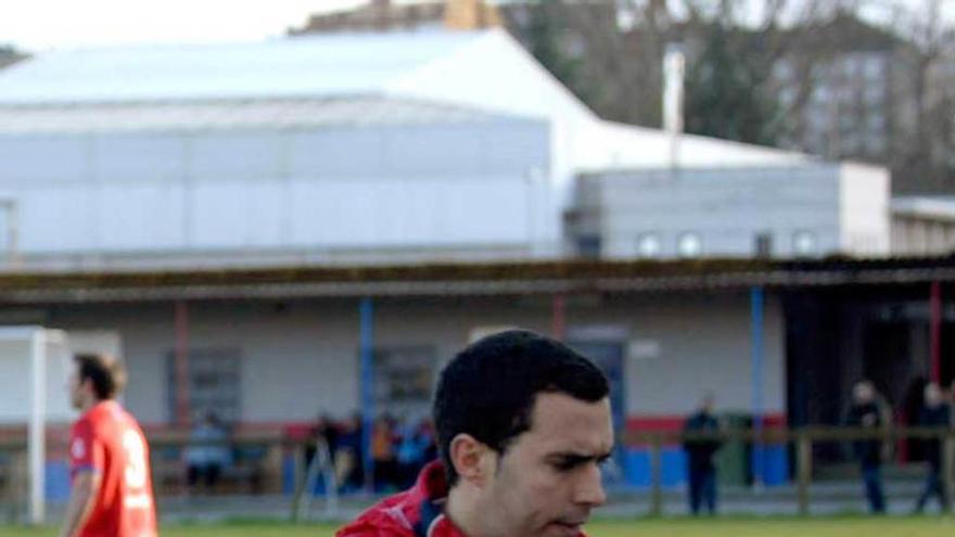 Pablo Villar, durante un partido en su etapa con el Luarca.