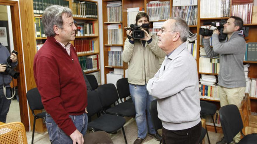 Mariano Mayans y Marià Serra antes del inicio de la primera reunión.