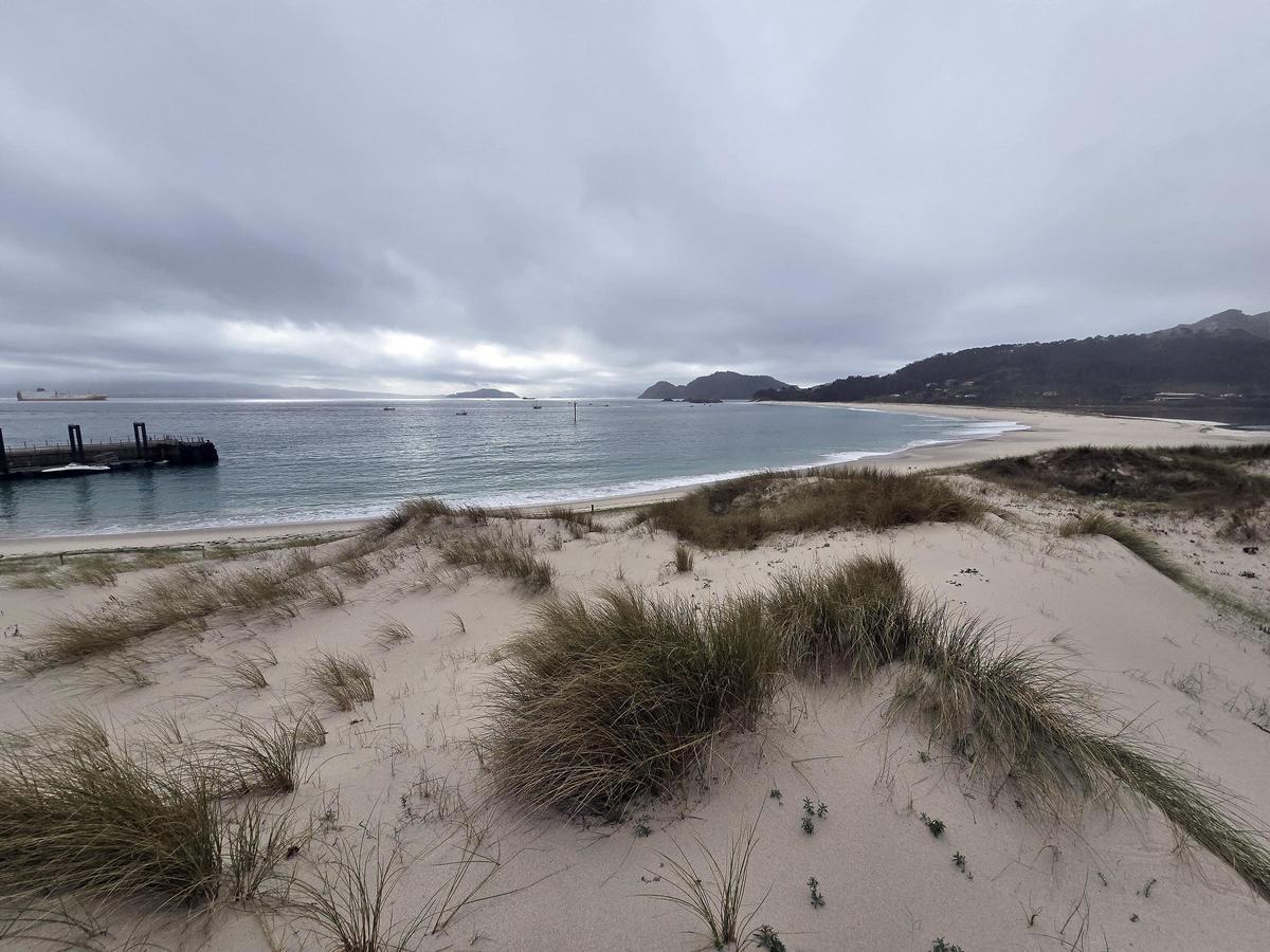 La playa de Rodas y dunas