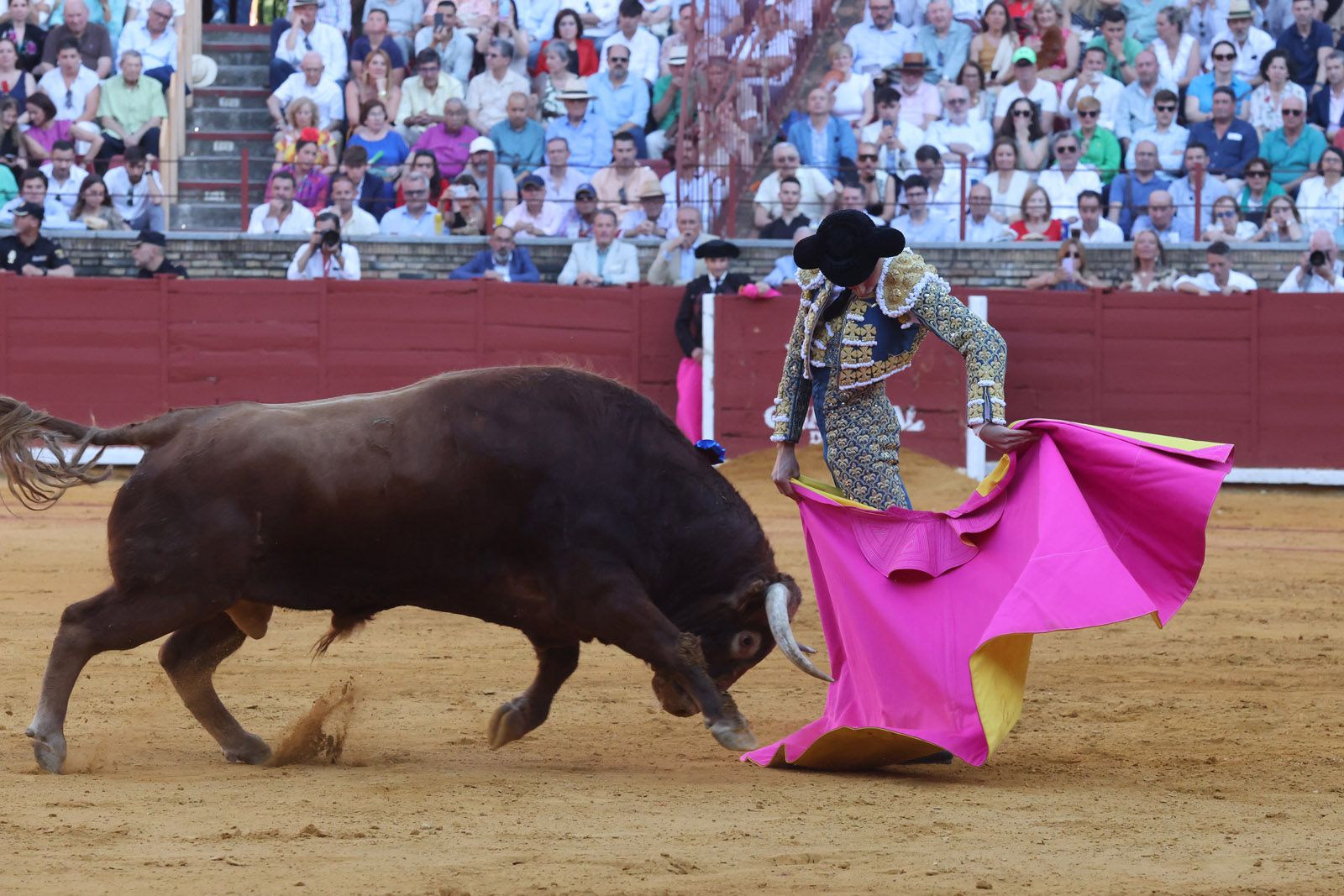 Román toma la alternativa y la puerta grande se abre para Roca Rey y Ortega