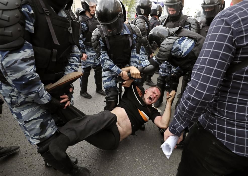 Cientos de detenidos en protestas no autorizadas en Rusia