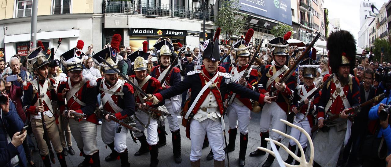 Así celebran los madrileños el día de la comunidad: con una recreación histórica del 2 de mayo