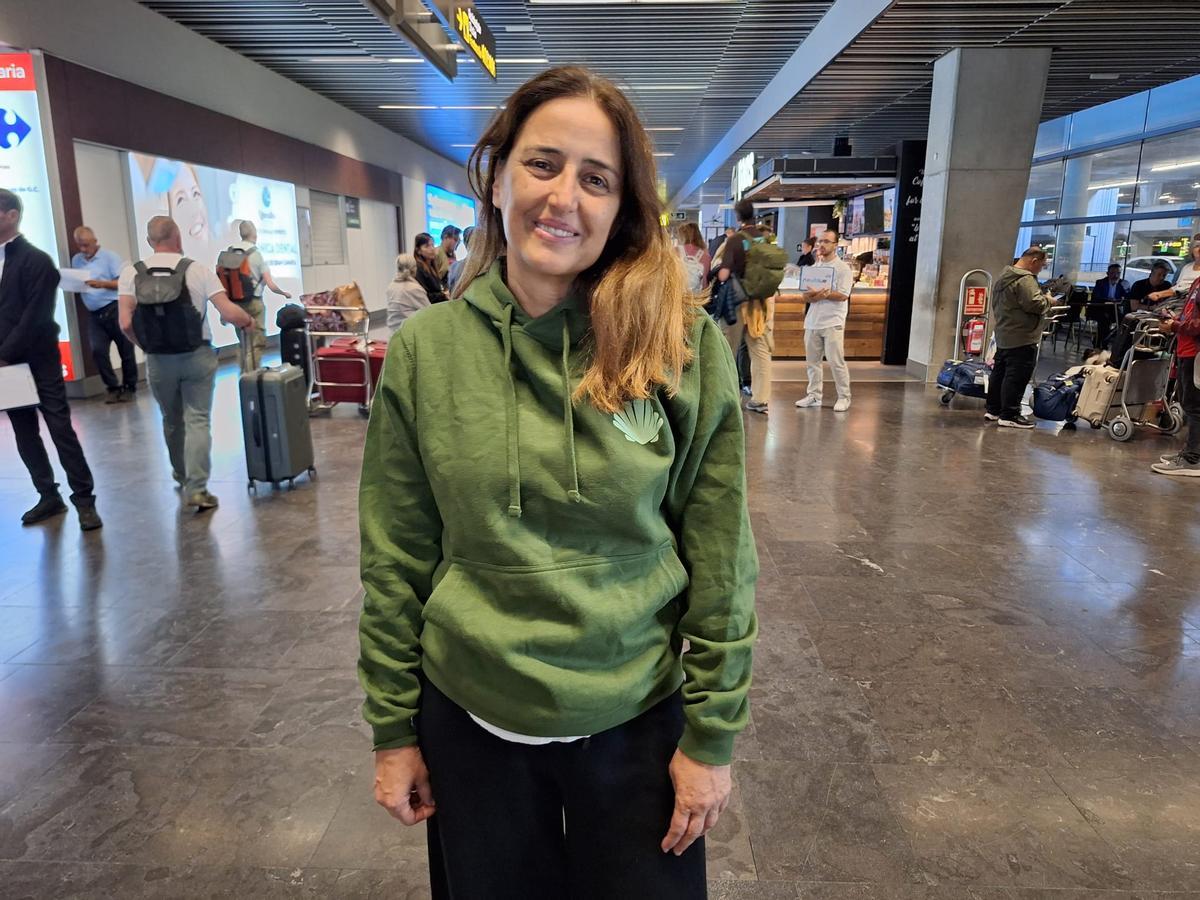 La profesora del colegio Heidelberg a su llegada del viaje desde Santiago de Compostela.