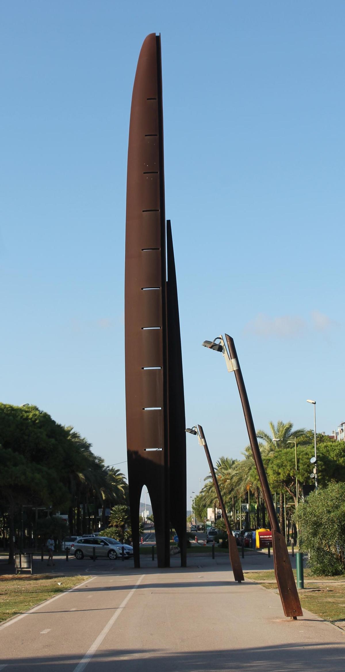 Monumento de La Vela en el paseo marítimo de Gavà