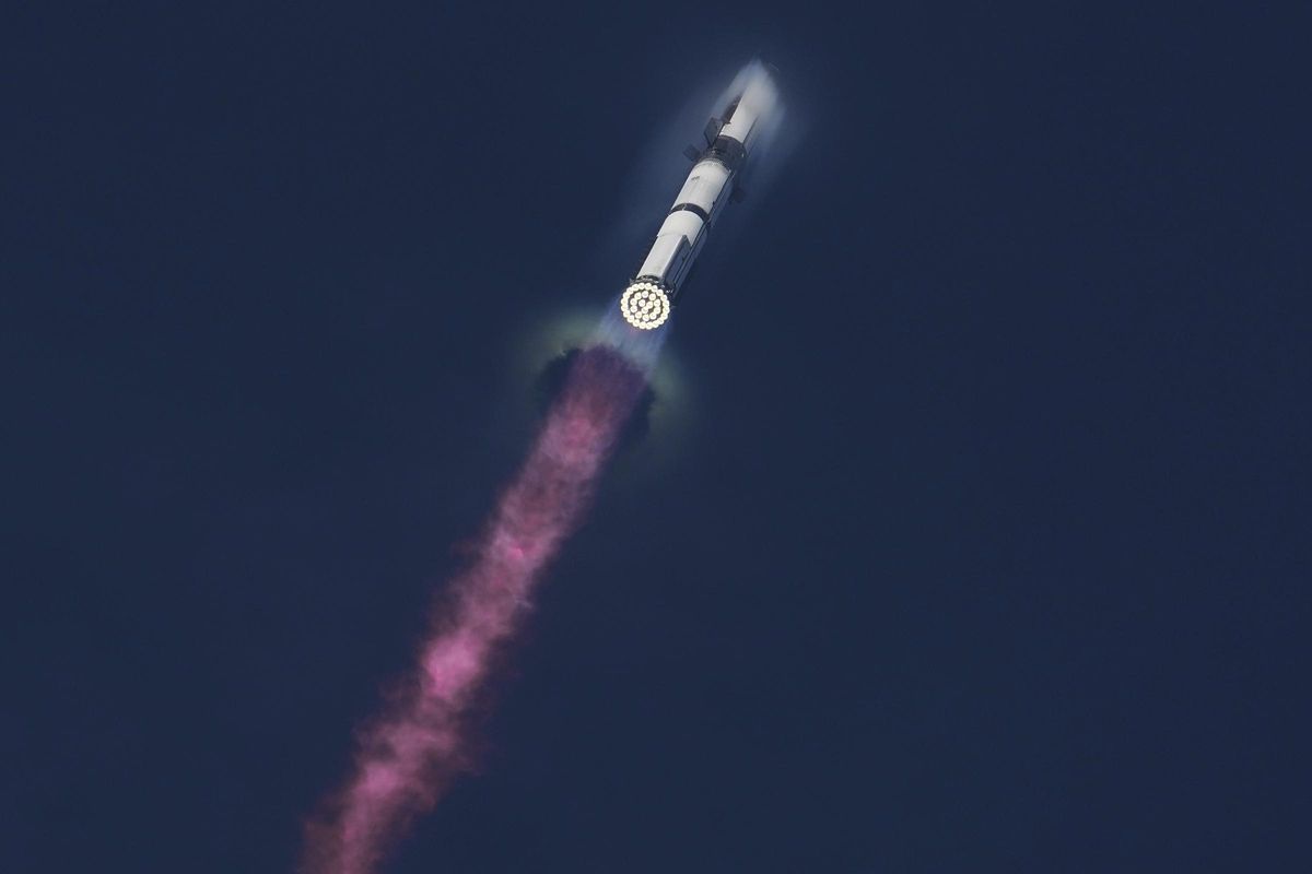 Starship, el megacohete de SpaceX, despega en su décima misión de prueba al espacio. Starship, el megacohete de SpaceX, despega en su décima misión de prueba al espacio.