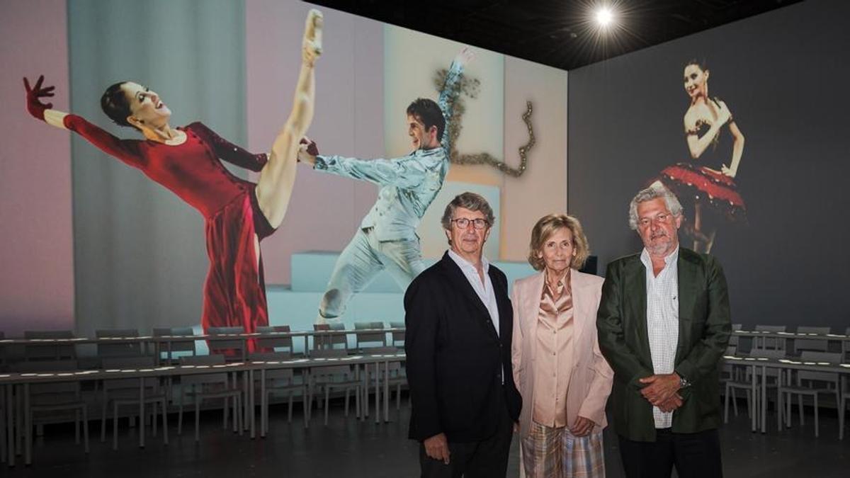 Javier, Isabel y Miguel Suqué en la sala Ideal del Poblenou