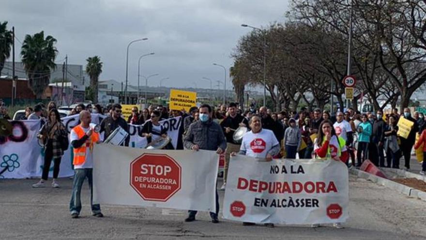 Manifestación contra la depuradora en Alcàsser.