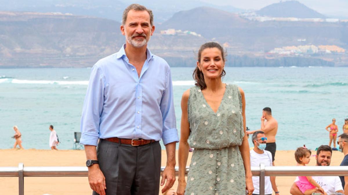 El rey Felipe VI y la reina Letizia, con vestido de las rebajas de Zara, visitan las islas Canarias