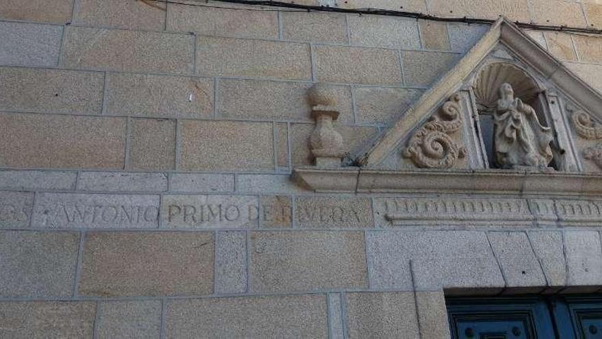 Una inscripción de José Antonio Primo de Rivera.