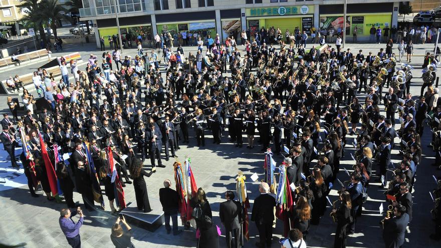 Diez bandas se concentran por Santa Cecilia en Elche