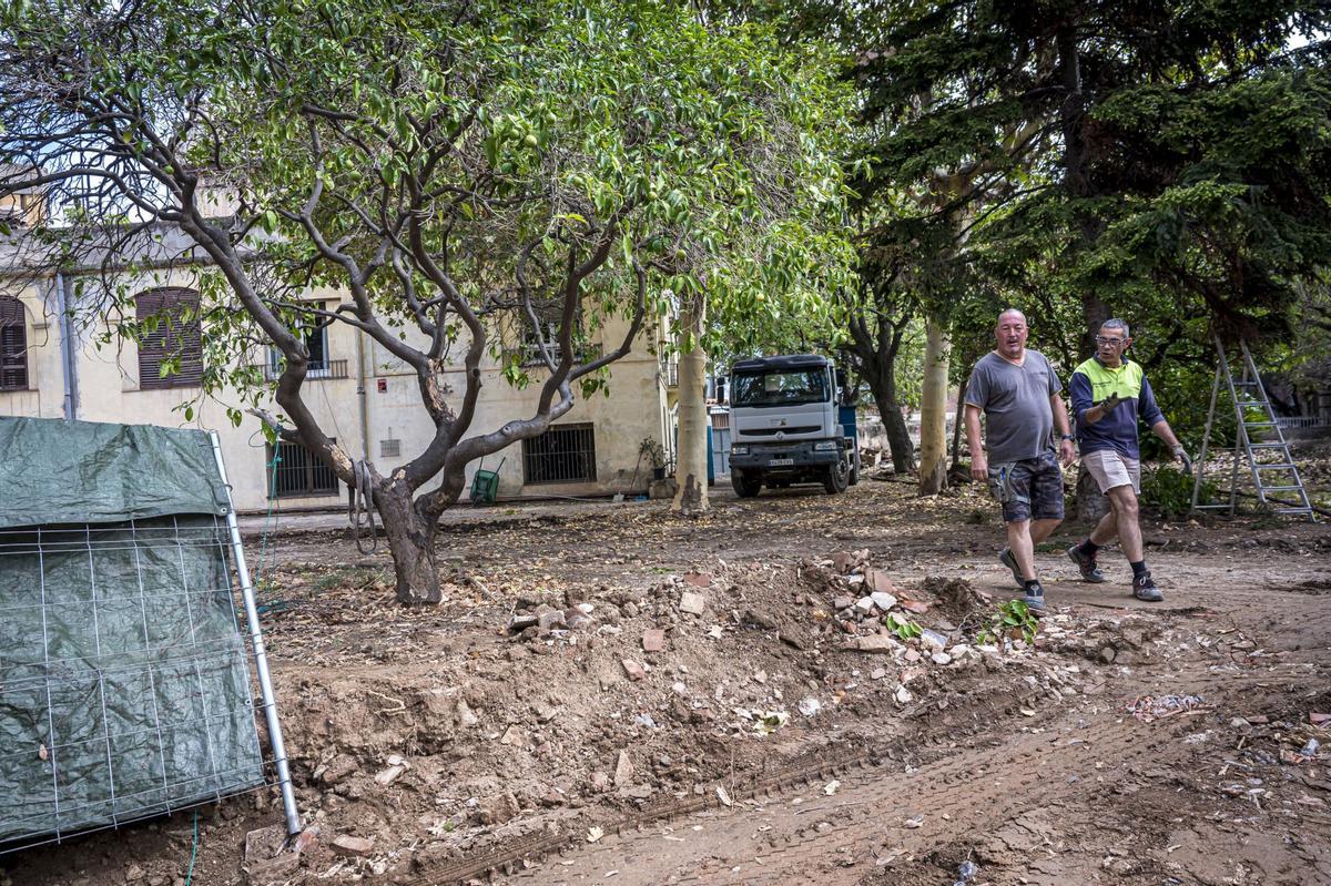 Comienzan las obras en Can Raventós, la última masía virgen de Sarrià: casi 60 pisos de lujo y 22 árboles talados.