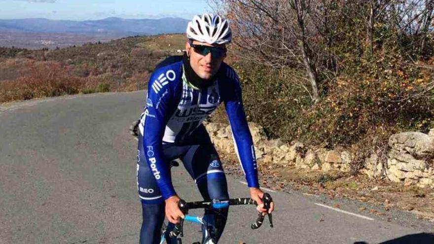 Raúl Alarcón, durante un entrenamiento por carreteras alicantinas