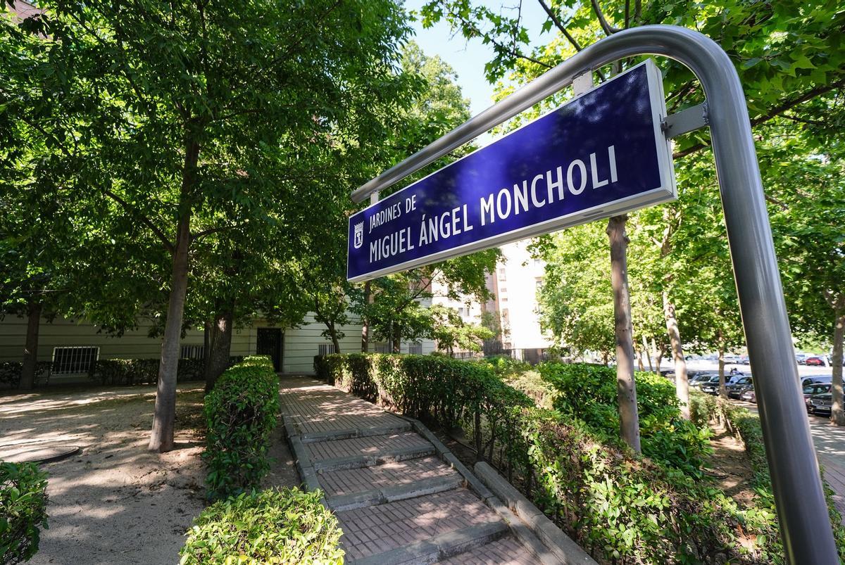 Jardines de Miguel Ángel Moncholi en la avenida de los Toreros.