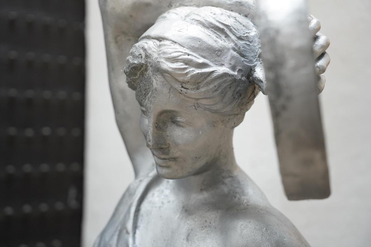 Ninfa del siglo XIV, los danzantes