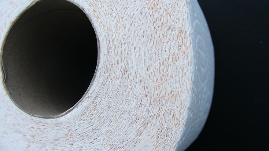 La increíble razón por la que la gente pone un rollo de papel higiénico en la nevera