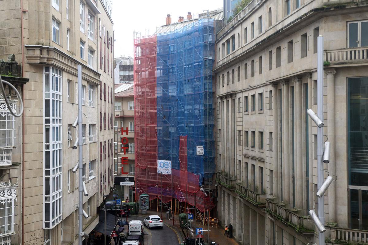 Rehabilitación de un edificio, en Pontevedra.