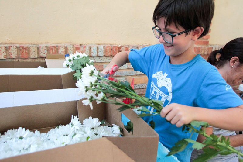 Preparación de las carrozas para la Batalla de Flores