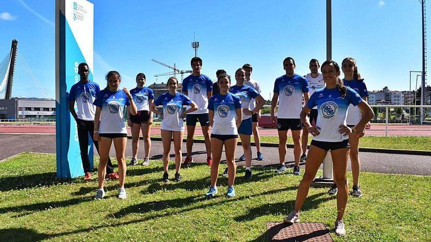 Los deportistas del club antes de un entrenamiento.