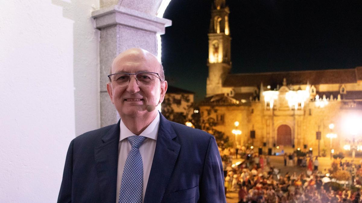 Antonio Jesús Perea: «Es una bendición trabajar en mi pueblo; el pregón ha sido para todos los hinojoseños sin excepción»