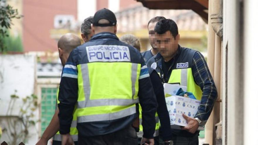 La Policía registra la vivienda de Santander del pederasta