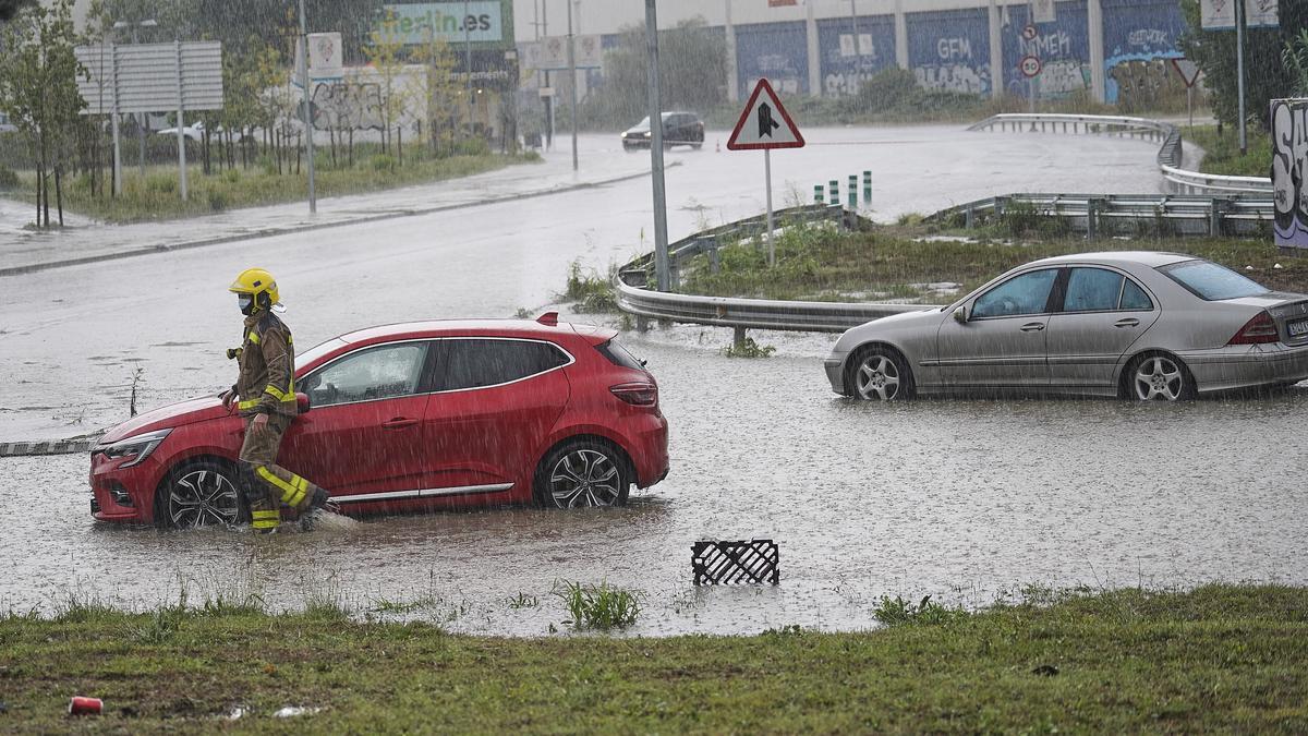 Tarda de pluges intenses que causen inundacions i destrosses a les comarques gironines