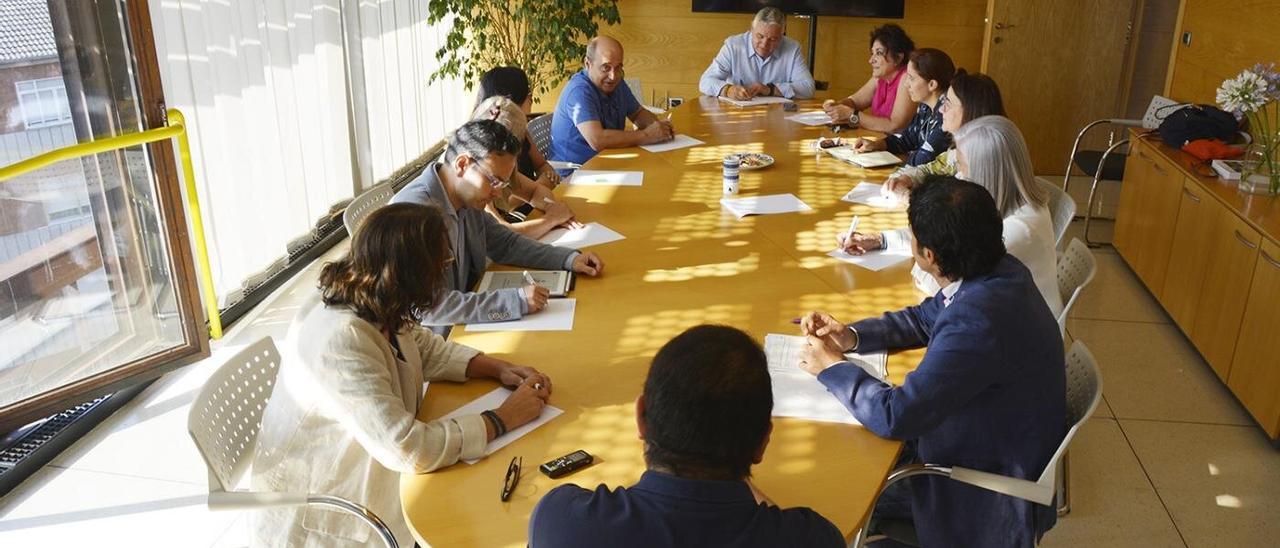 Reunión de la directiva del campus de Ourense con colegios oficiales del ámbito de la salud.