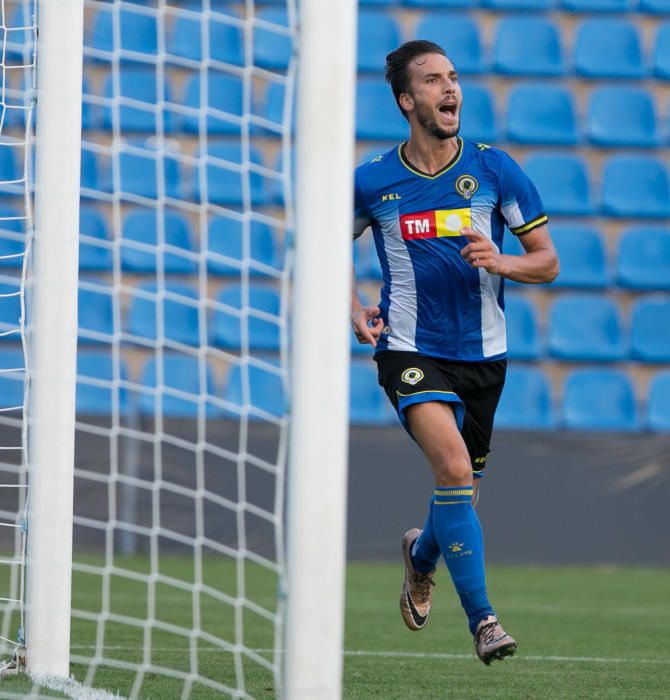 El Hércules despide al técnico argentino tras ganar por 3-2 al Peralada con mucho sufrimiento.