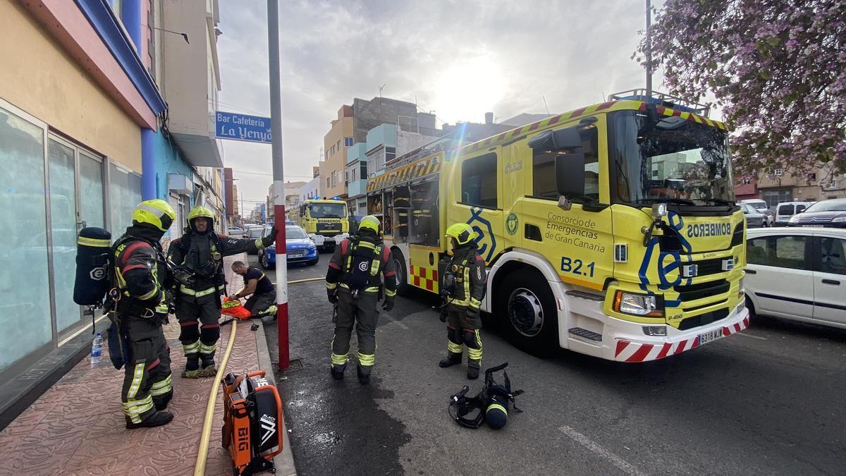 Rescatan a una persona mayor atrapada en un incendio en Gran Canaria