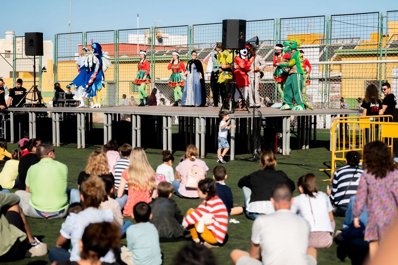 Miles de personas llenan de ilusión el Estadio de Barrial en la llegada de los Reyes Magos