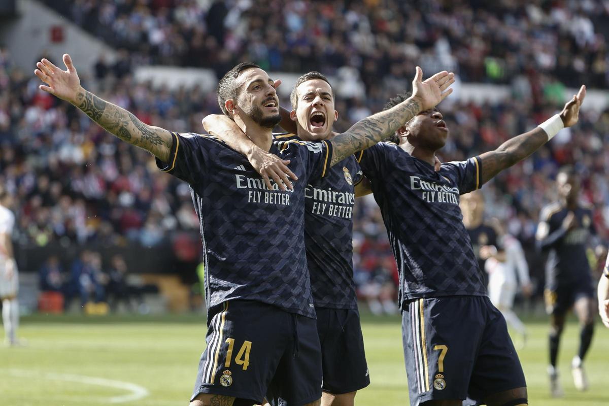 Joselu celebra el primer gol del Real Madrid ante el Rayo