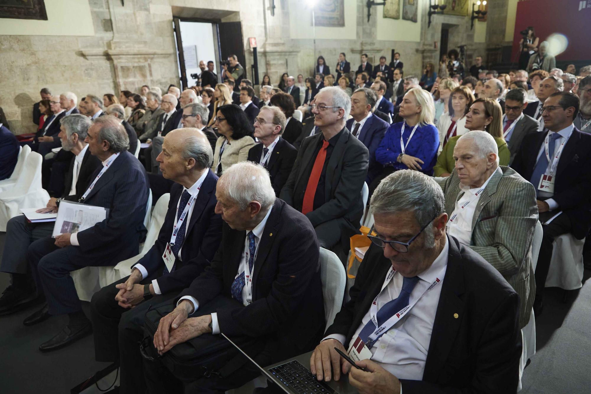 Deliberación del jurado de los premios Jaume l