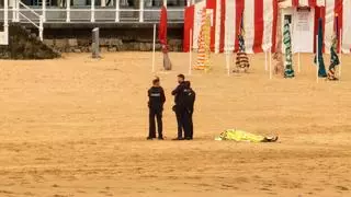 Hallan un cadáver en la playa de San Lorenzo, en Gijón
