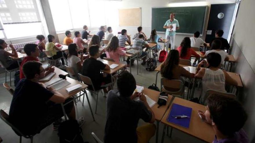 Imagen del aula afectada tomada durante un desdoble por lo que faltarían siete alumnos que estaban en otra asignatura.